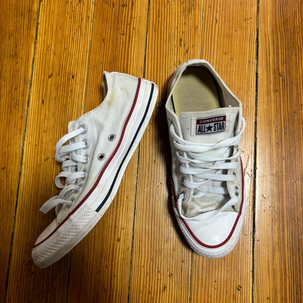 Women’s low top converse
